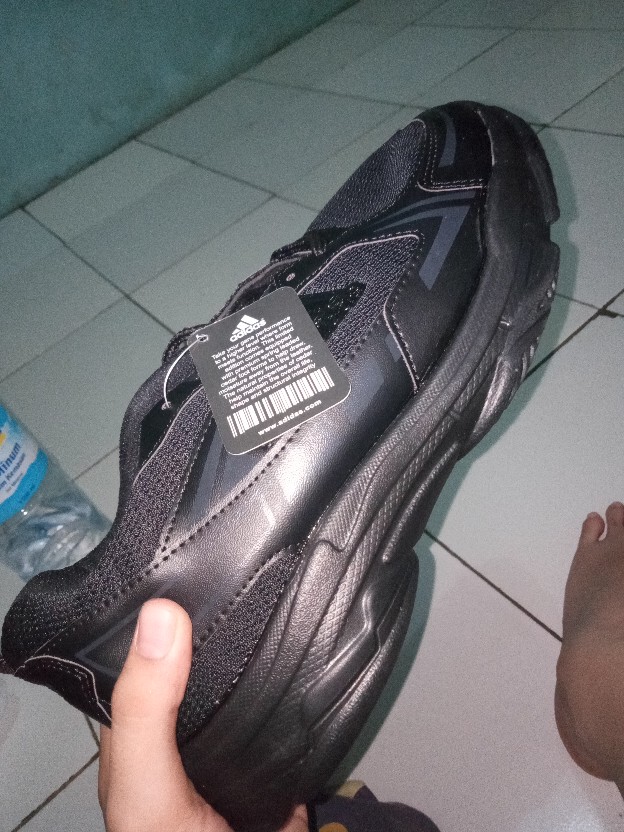  Sepatu  sekolah  hitam  polos cocok untuk  olahraga Shopee 