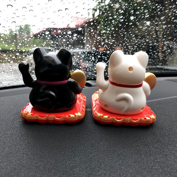 Kucing Maneki Neko Super Lengkap SOLAR POWER Boneka Pajangan Mobil Goyang Kepala Shacking Head