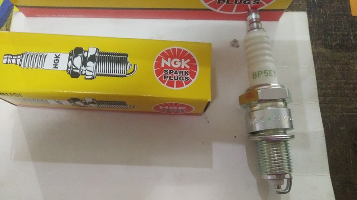 Busi Spark Plug Mobil Daihatsu Hijet BP5EY NGK Asli