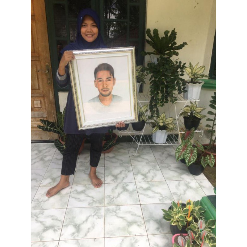 

foto sketsa/sketch/lukisan/pencil drawing/colored pencil/lukisan pencil/kado/ukuran 12r tanpa pigora