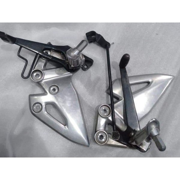 Footstep depan Suzuki GSX 150 step depan Gsx R Gsx S original