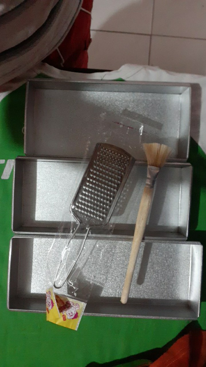 1 Set Isi 3 Pcs Loyang Brownies Plus Kuas Dan Parutan Keju