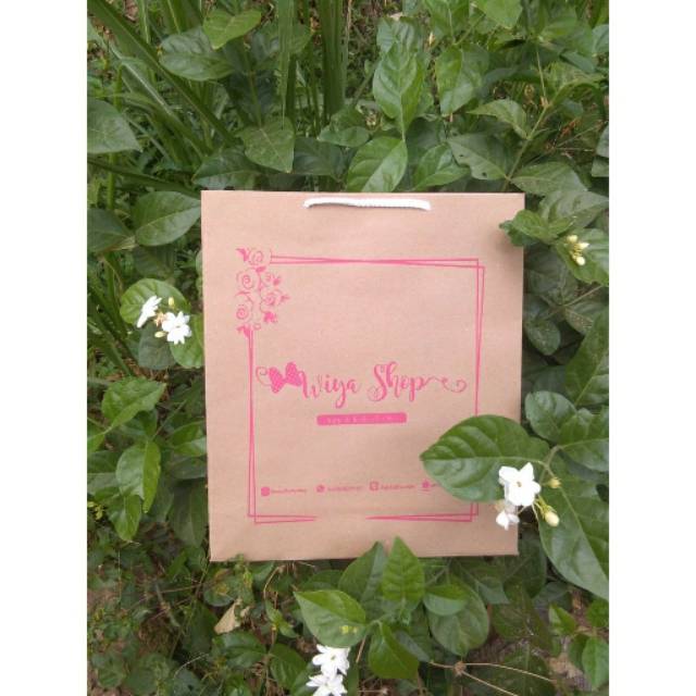 

Paperbag Kraf Cokelat Ready Stok Size 25x10x32 PxLxT Plus Sablon