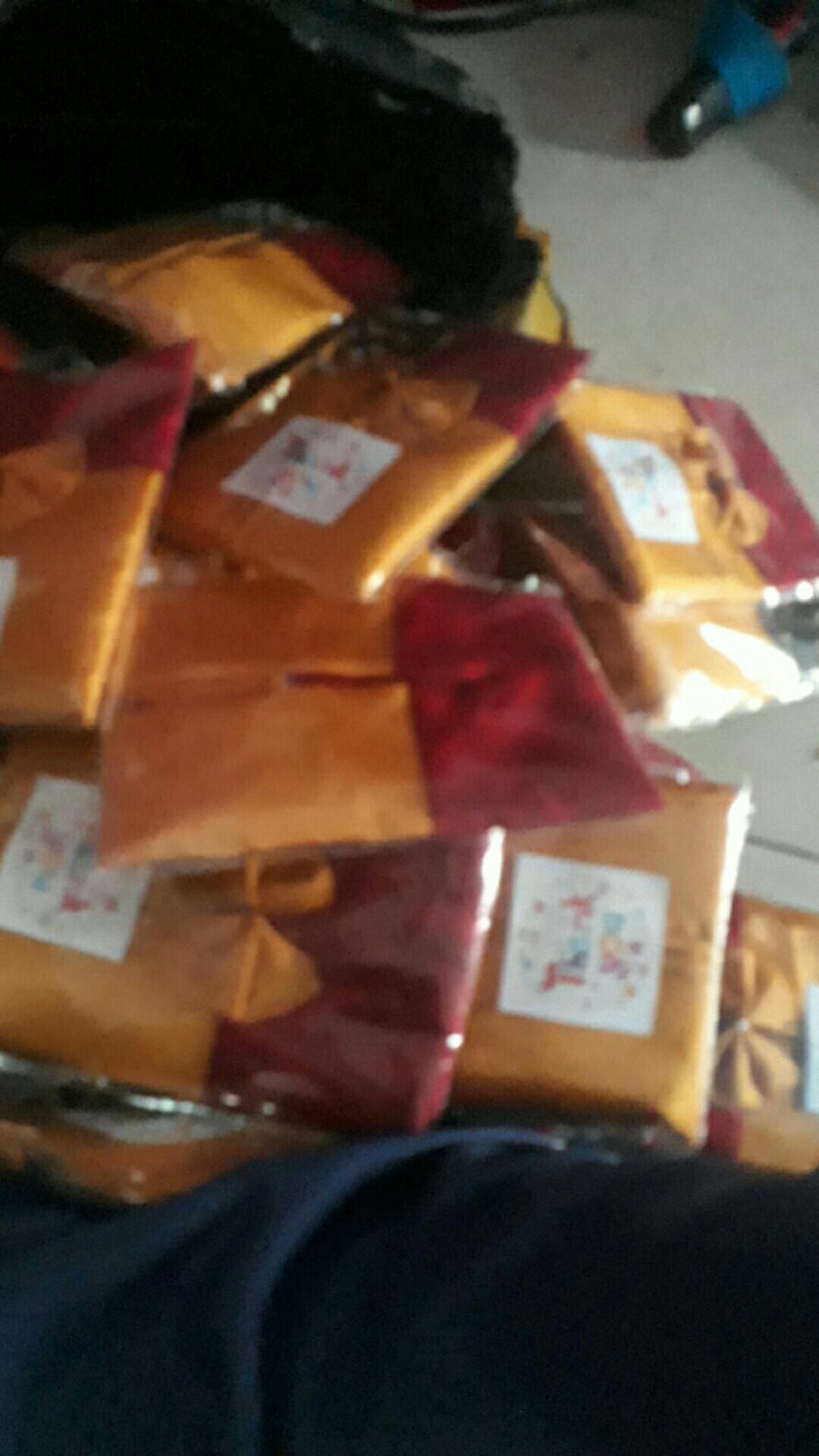 Souvenir  Tempat Tissue Satin Kombinasi Batik