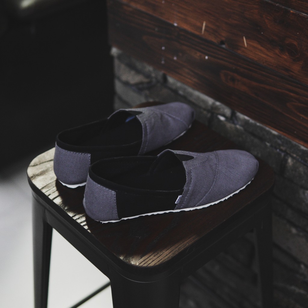 Sepatu Pria Wakai Slip On Santai Formal Warna Abu Hitam Termurah