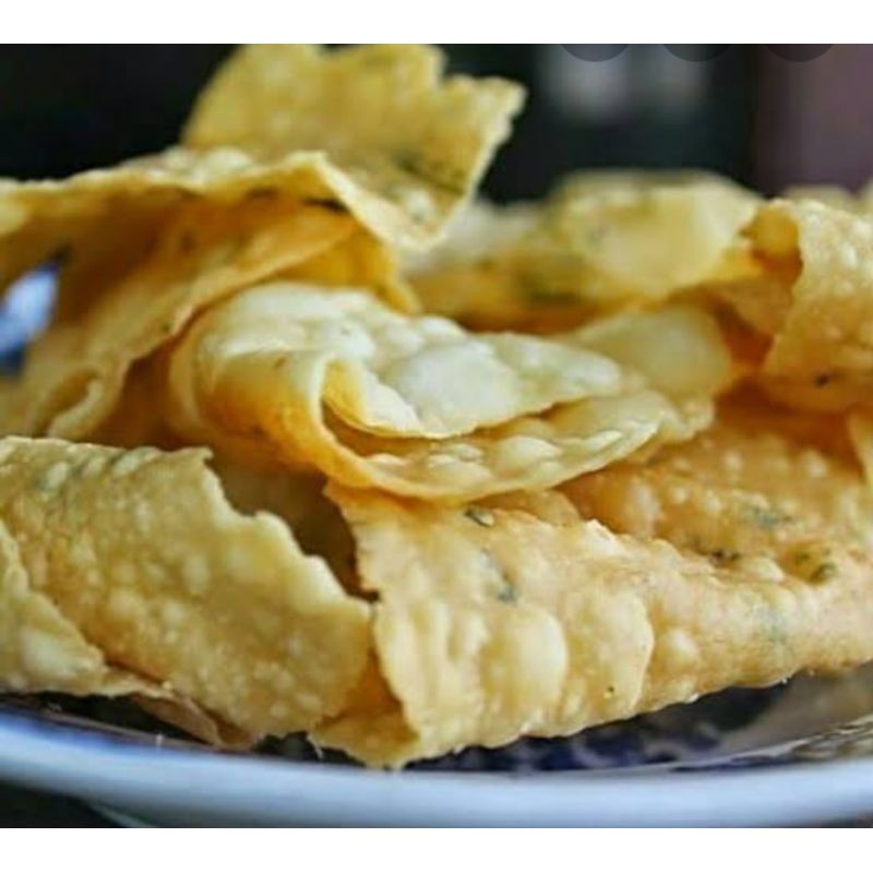 

KERIPIK BAWANG/KERIPIK PANGSIT RASA GURIH ASIN BERAT 500 g