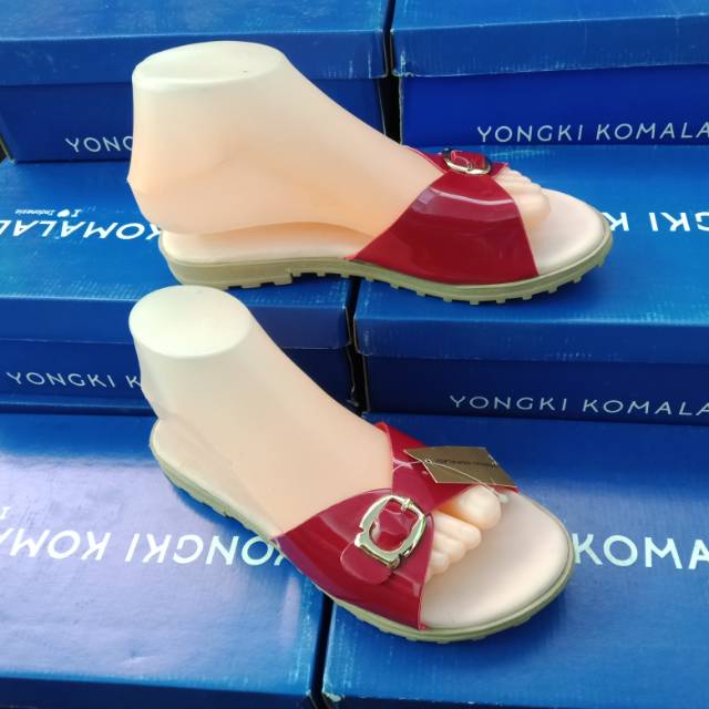 Yongki Komaladi sandal slop wanita size 38