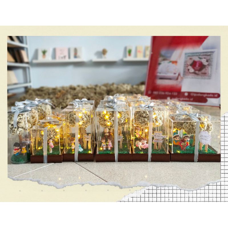 

Kado valentine/ kado ulangtahun/ kado anniversary/ kado wisuda/ kado pernikahan