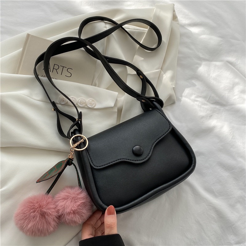 SELEMPANG WANITA STARLA IMPORT - SLING BAG FREE GANTUNGAN POM POM