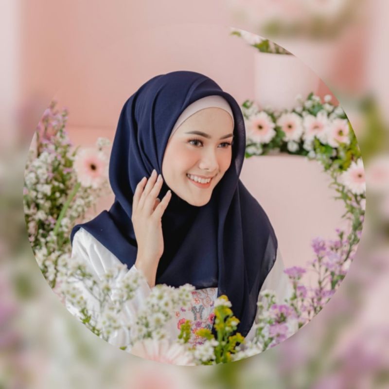 Jilbab Segiempat Polos Bella Square Navy Pollycotton Kerudung Segi Empat Biru Dongker Hijab Krudung 