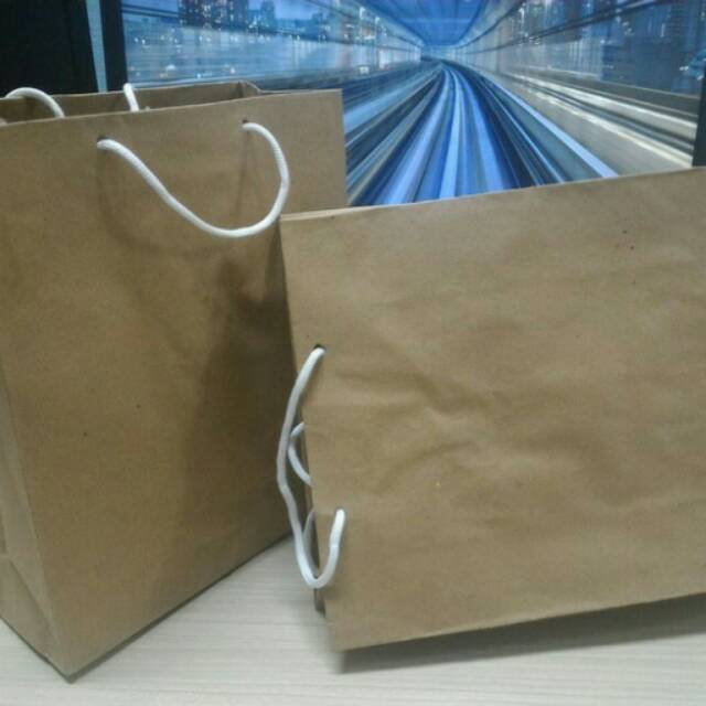 

Paperbag polos ( uk. 25x30 lbr 10cm )