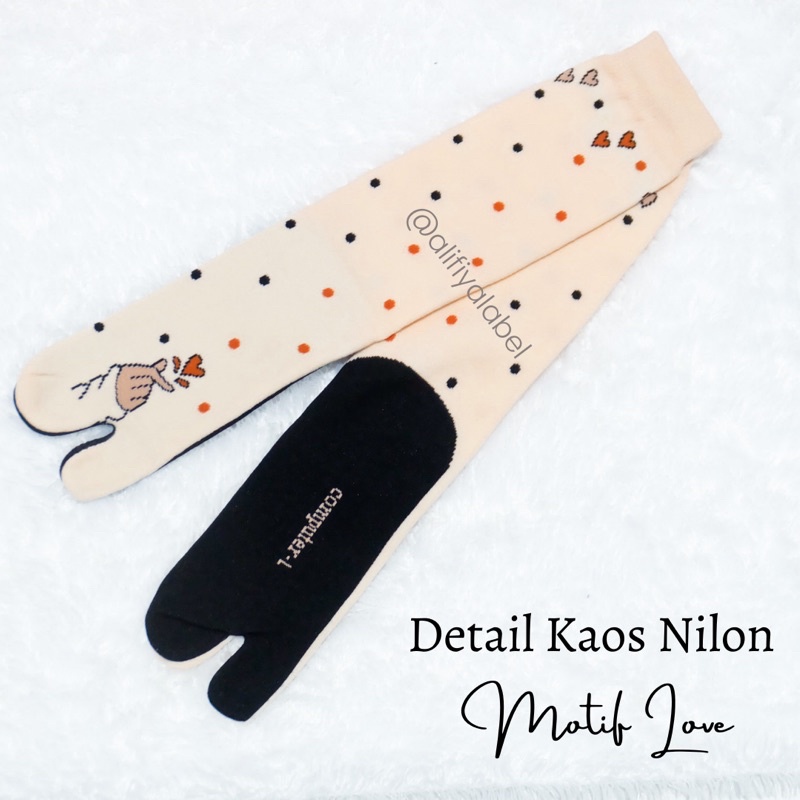 KAOS KAKI JEMPOL MUSLIMAH NILON “Motif Love” / KAOS KAKI NILON TAPAK HITAM