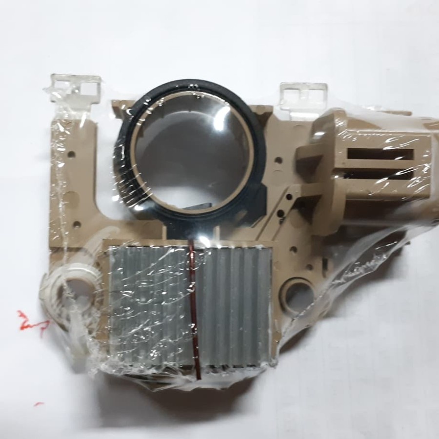 IC Regulator USI Nissan Subaru / Legacy K2 / RH / 12V