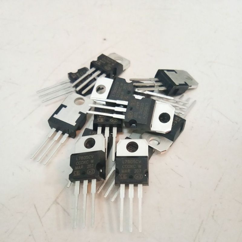 Transistor ST L7805 Transistor ST L7805CV L 7805 ST IC Regulator 7805 L7805 L7805CV LM7805 ST