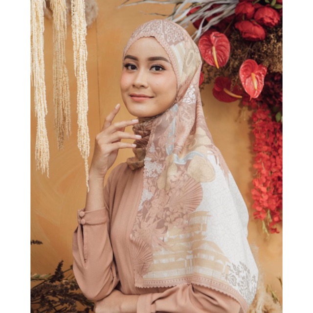 HARUM SCARF JEUMPA WEARING KLAMBY