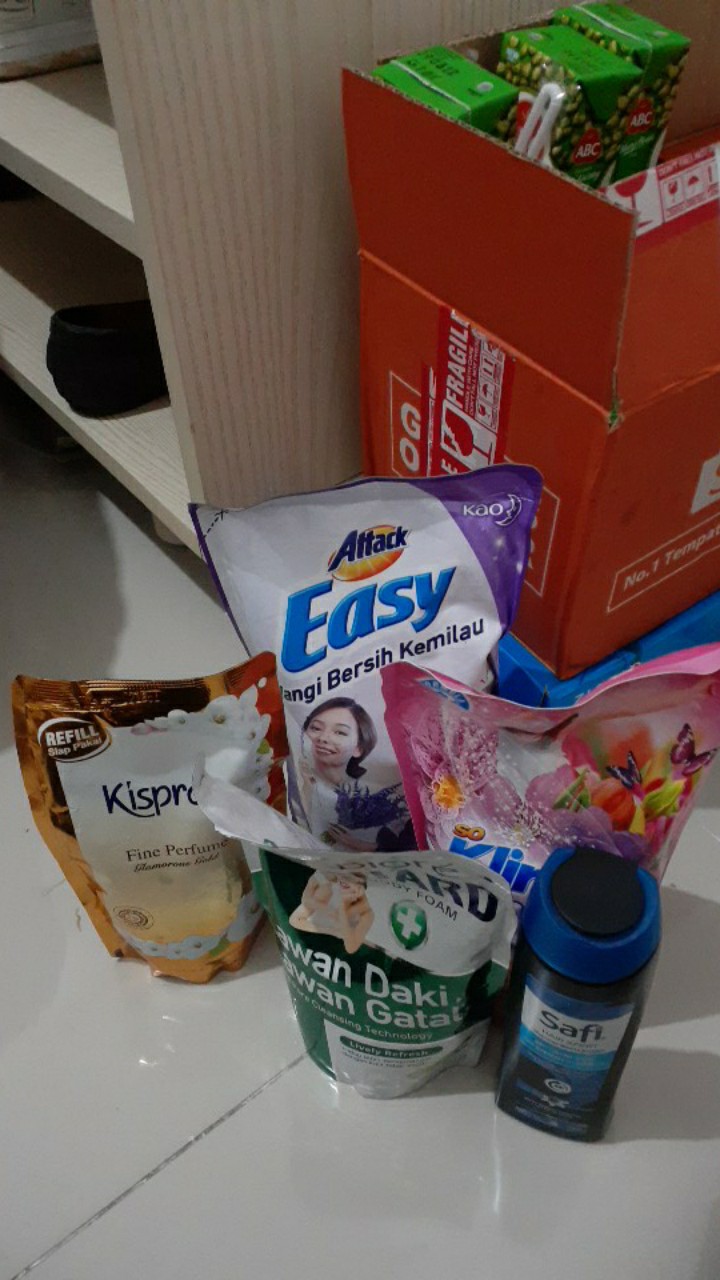 Kispray Pengharum Pakaian Reffill 300ml