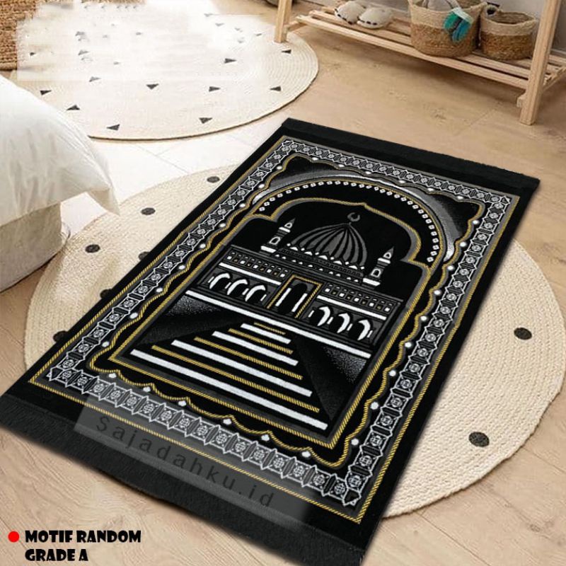 SAJADAH DEWASA TURKY KISWAH HITAM EXCLUSIVE TERBARU/ukuran 110cmX70cm/Bahan bludru premium gold Spiegel halus dan lembut / muslim