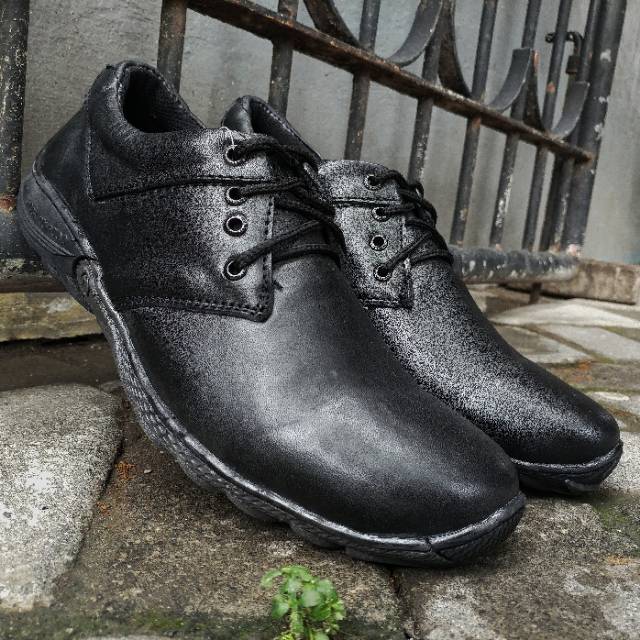 Sepatu Casual Sneakers Pria Kulit Asli Murah