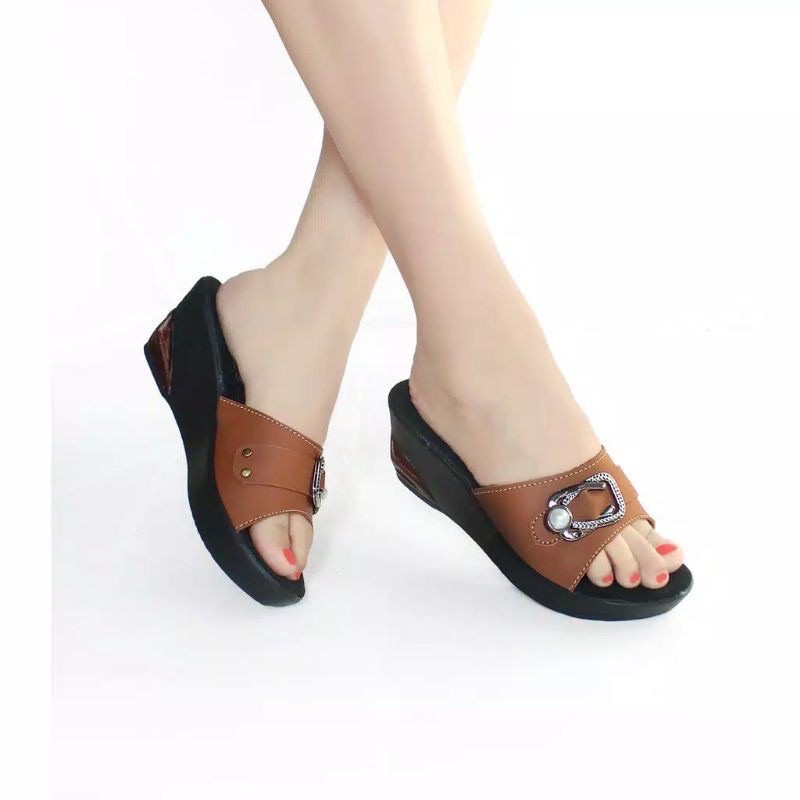 Sandal Sendal Wanita Wedges Cewek Casual Selop / Slop Hak Tinggi Ibu Ibu Kondangan Kulit Sintetis Murah Terbaru ZN04