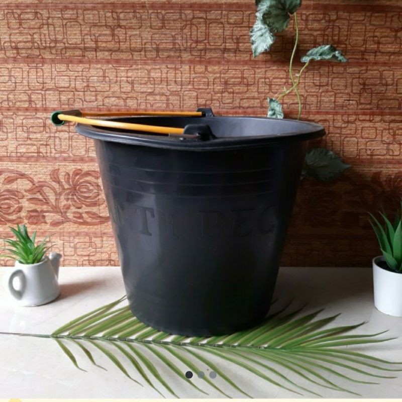 CUCI GUDANG Ember Hitam 30Liter cap GM anti pecah (double turun harga)