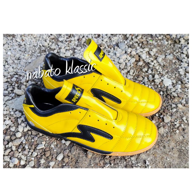 Sepatu bola putsal SPECS/sepatu sport/sepatu olahraga kulit asli,.