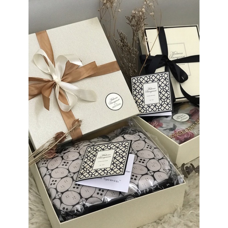 

Gift box + Kartu Ucapan