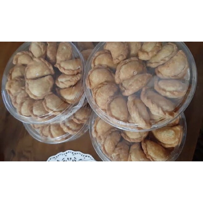 

Kue pastel abon
