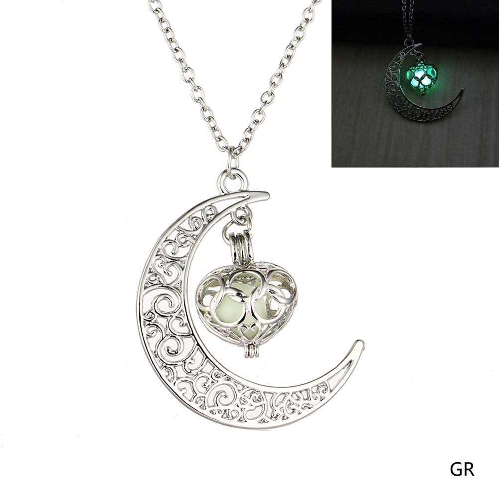 Kalung Rantai dengan Liontin Bentuk Sailor Moon Glow In The Dark