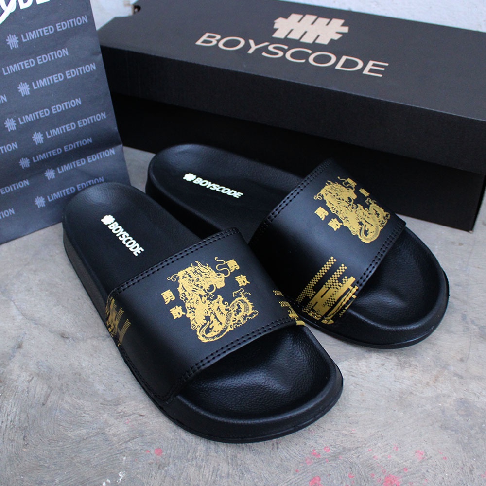 Sandal Slip On Pria Distro Terbaru Boyscode Curves Lines Dragon Sea Curves Catur Hitam / Sandal Slop Pria / Sandal Slide Pria