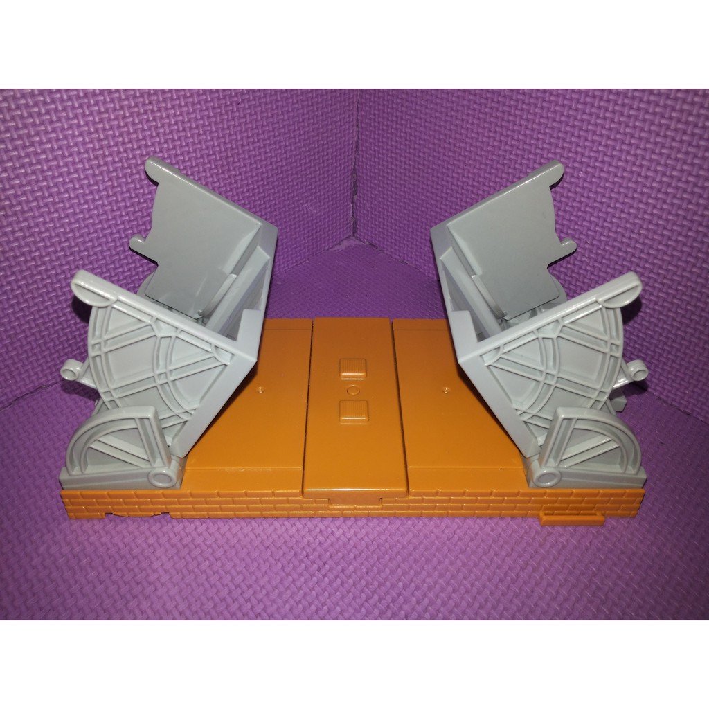 Takara Tomy Plarail Chuggington Draw Bridge Jembatan Kereta Api Mainan