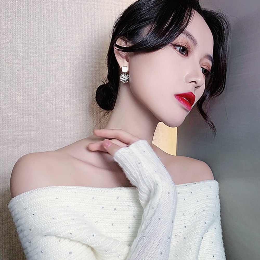 1 Pasang Anting Liontin Berlian Korea Desain Premium untuk Wanita