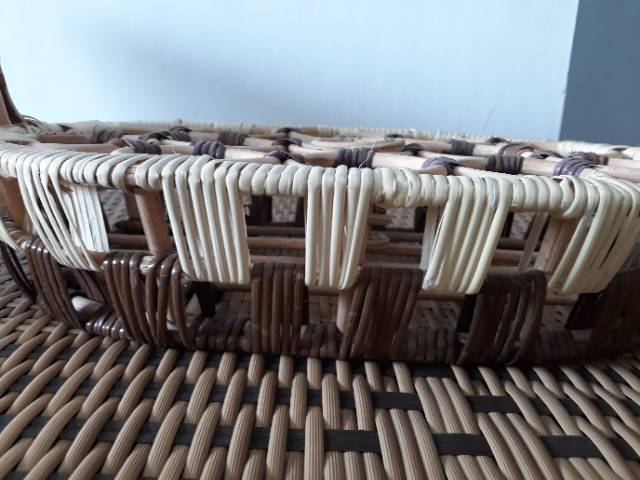 RB keranjang minum rotan isi 15 gelas/tempat aqua rotan