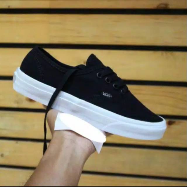 SEPATU43 VANS AUTHENTIC FULL BLACK HITAM POLOS WHITE PUTIH OLDSKOOL ERA SK8