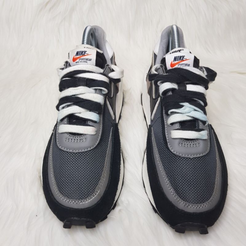 preloved sepatu sacai waffle