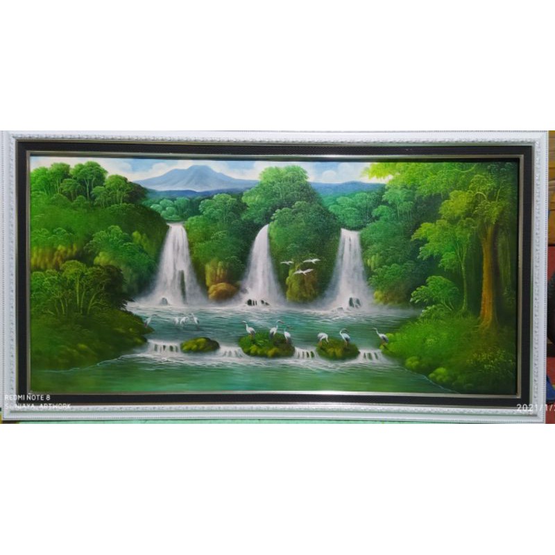 lukusan pemandangan air terjun