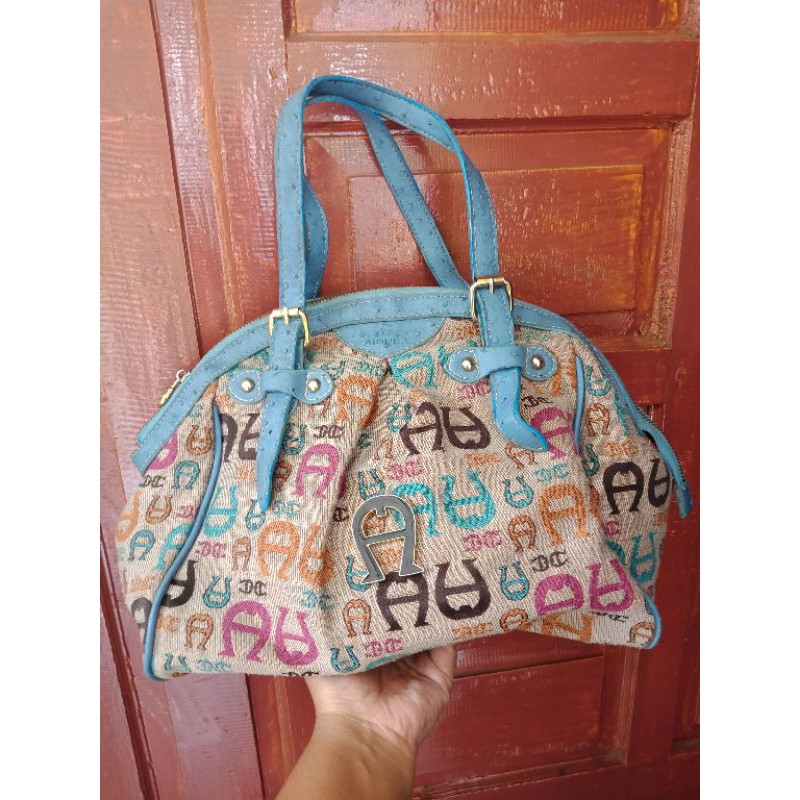 SHOULDER BAG ALA AIGNER SUPER CAKEP, KANVAS FULL EMBOSS MIX KULBUR