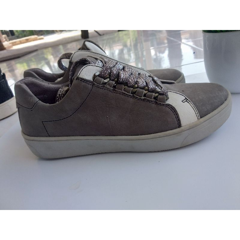 Sepatu kulit wanita size 35