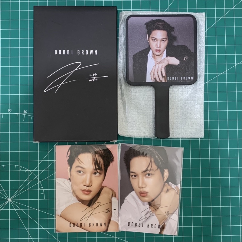 Bobbi Brown Kai Photocard + Mirror set