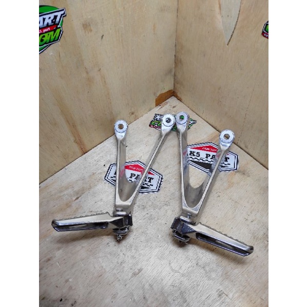 Postep belakang footstep CB CBR 1000 merk GORILA ORIGINAL MIRIP K45 IMPOR, for cb gl mp Tiger