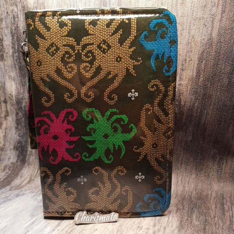 

SAMPUL ALKITAB BATIK ETNIK KALIMANTAN