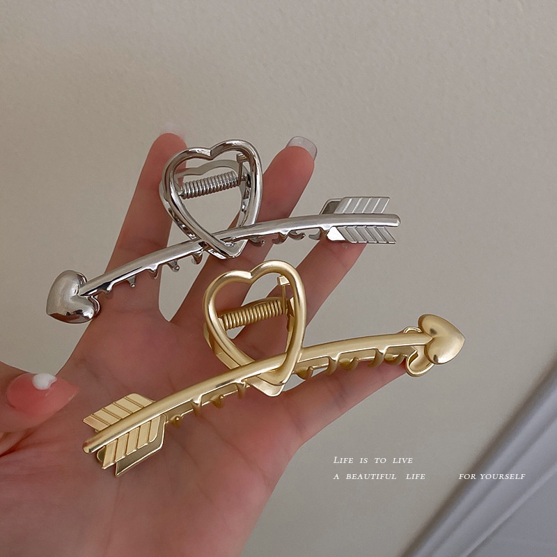 LOVE ARROW HEART METAL HAIRCLIP GLOSSY SHINY GOLD SILVER JEPIT JUMBO EMAS JEPITAN RAMBUT KOREA BESAR KUAT KETAT JEDAI WANITA ANAK CEPOL HAIR CLAW CLIP CAKAR PANAH SHARK ELEGAN