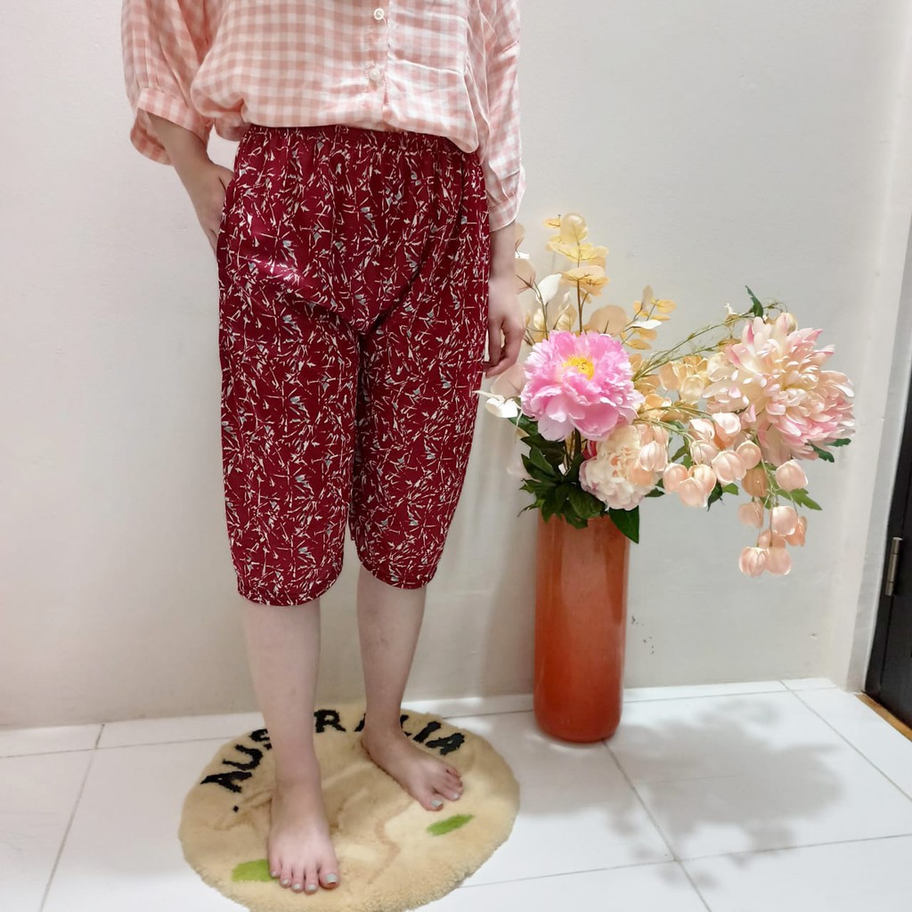 CELANA PENDEK SANTAI SELUTUT MOTIF BUNGA WARNA WANITA