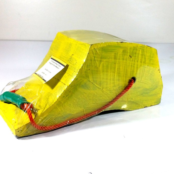 Wheel Chock Besar Terjangkau