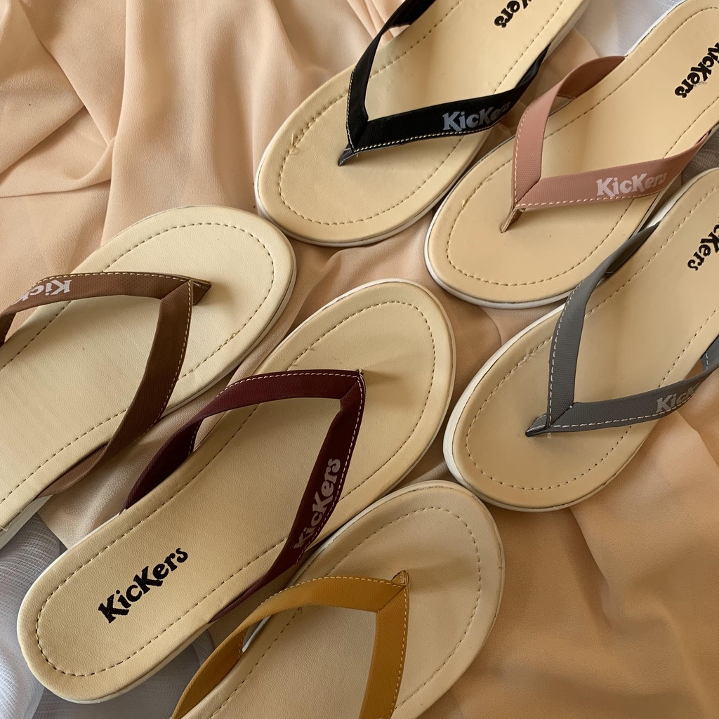 (HARGA PROMO = PACKING TANPA KARDUS) Sendal JAPIT POLOS 2 SANDAL JEPIT cewek simple Slip On Teplek Wanita Sandal Cewek Sandal Wanita warna warni SANDAL RUMAHAN Sandal Jepit Wanita [ Flip Flop ] SANDAL JEPIT WANITA KEKINIAN TERBARU Flip Flop Sandal T