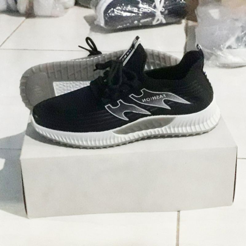 Sepatu pria import/sepatu murah/sepatu jalan pria/sepatu import