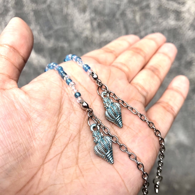 gelang manik | gelang rantai liontin keong laut biru | beaded jewelry