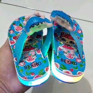  SANDAL  ANAK  PEREMPUAN MOTIF BONEKA LOL BISA NYALA  SIZE 24 