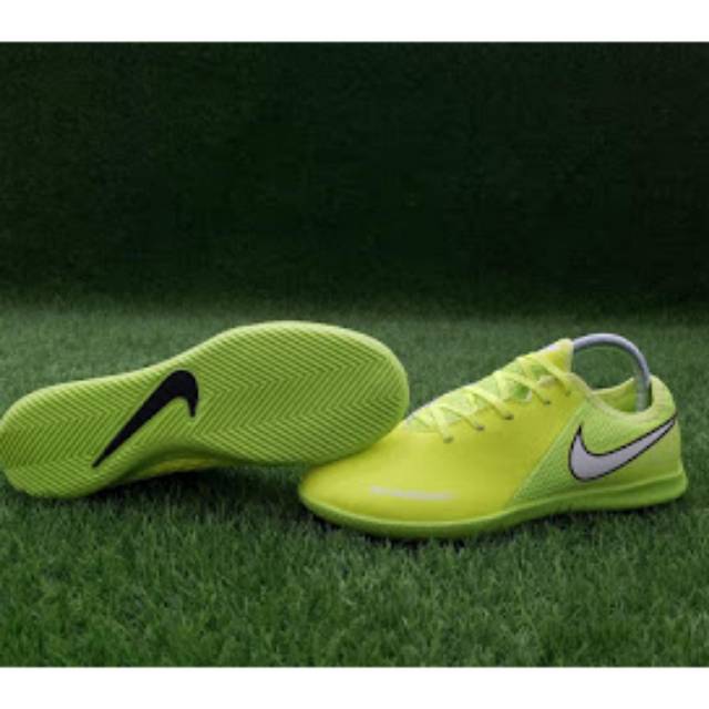 Sepatu Futsal Nike Phantom VNM Academy IC - Volt White