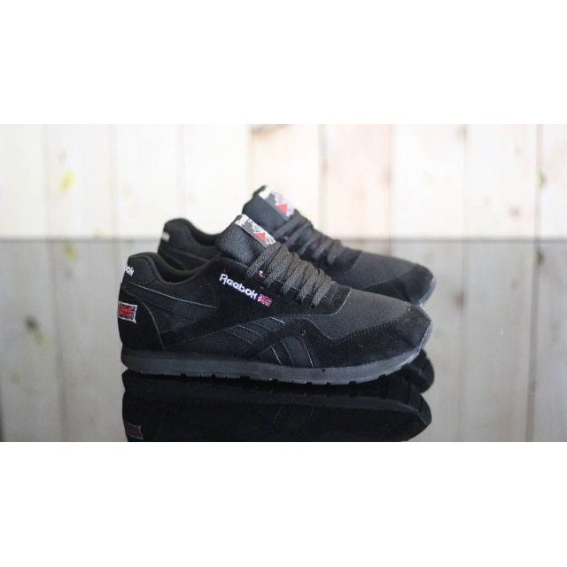 SEPATU PRIA SNEAKERS REEBOK CLASSIC BLACK WHITE