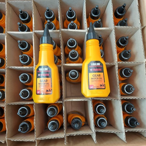 Oli gardan yamaha ( yamalube ) satu Dus isi 48botol 100ML